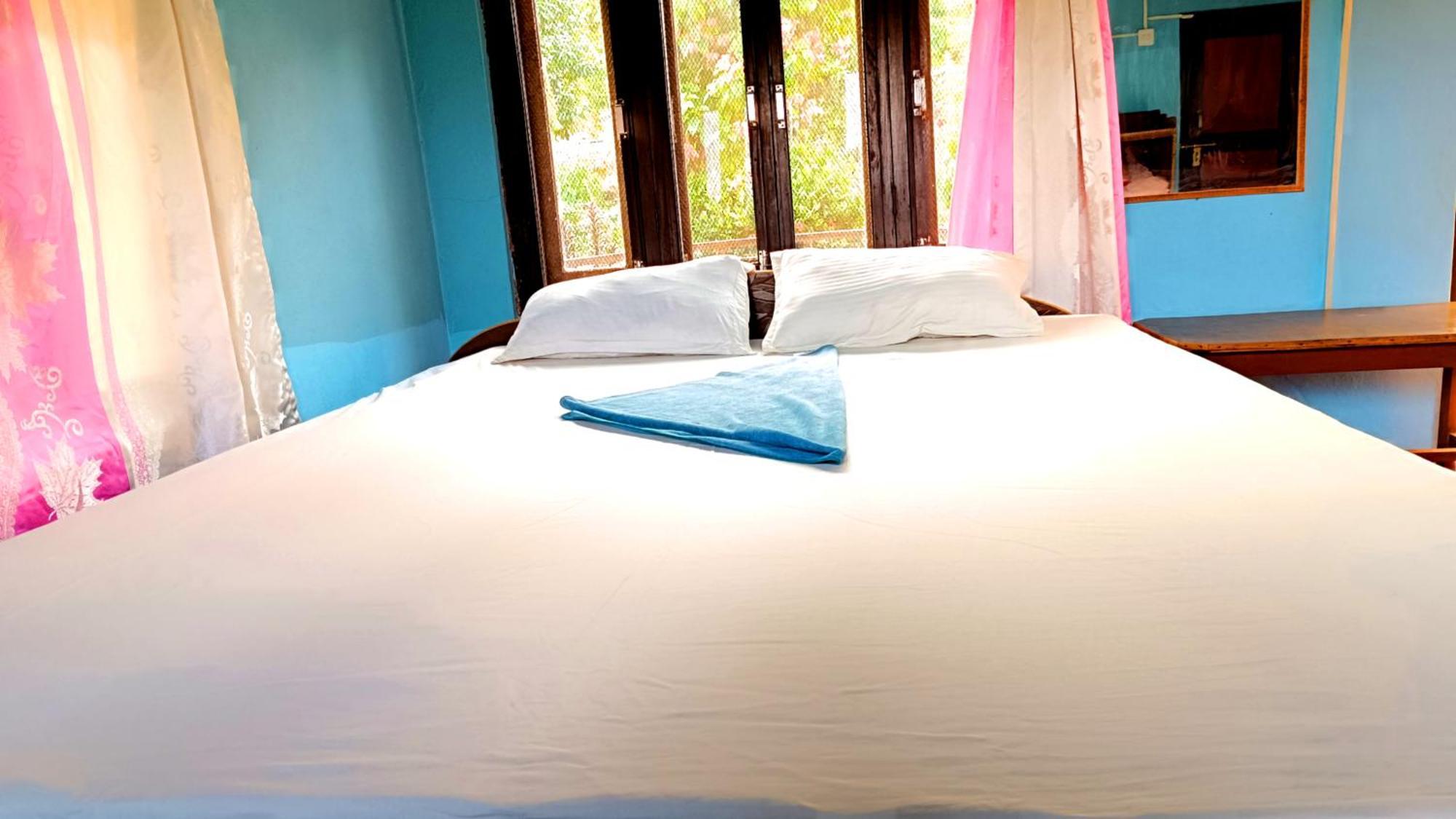 Mr. B'S Place Bardiya Kamer foto