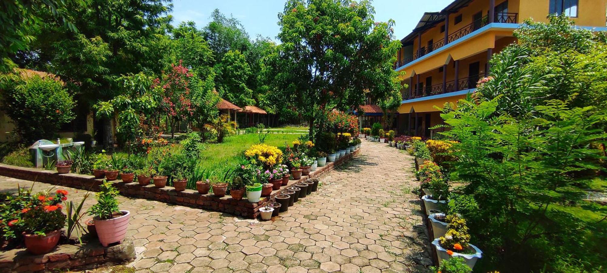 Mr. B'S Place Bardiya Buitenkant foto