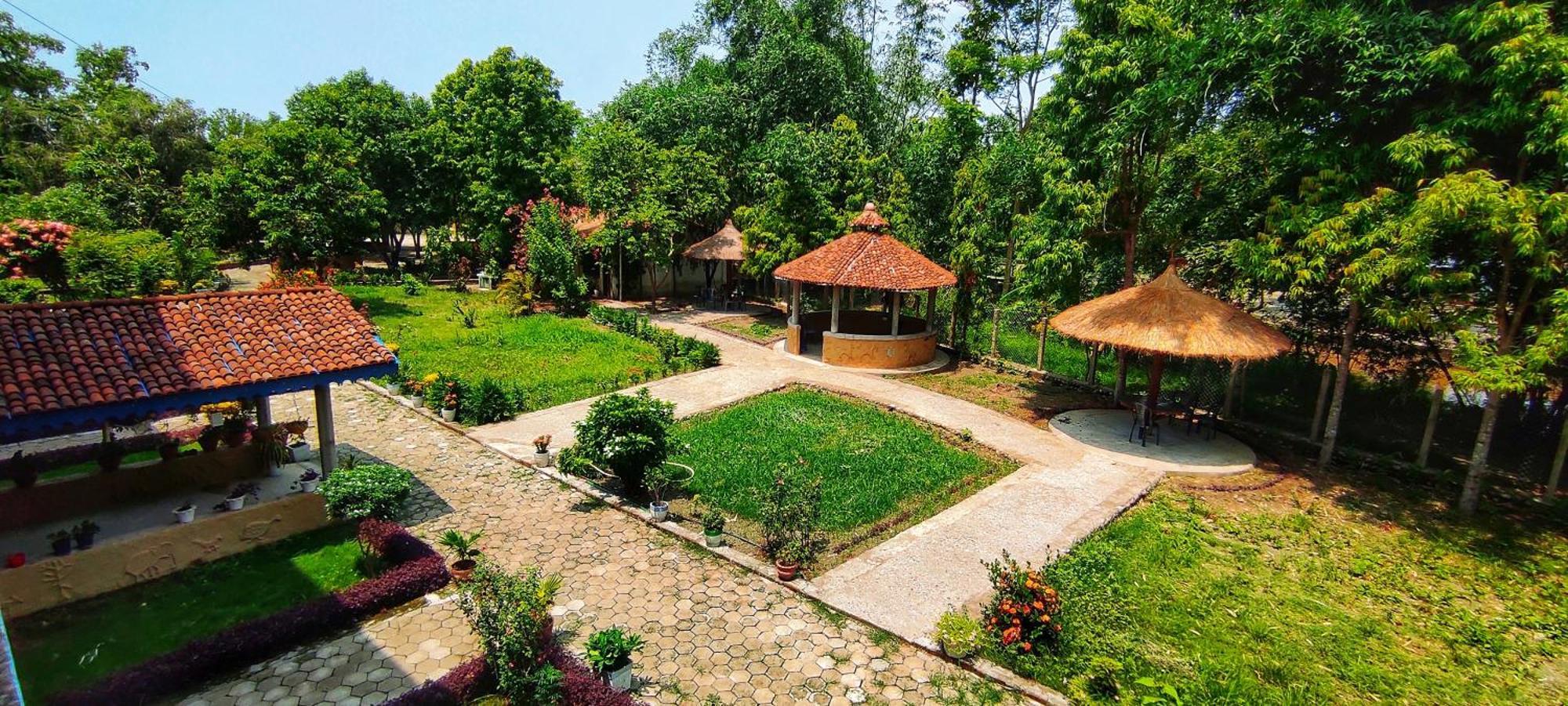 Mr. B'S Place Bardiya Buitenkant foto