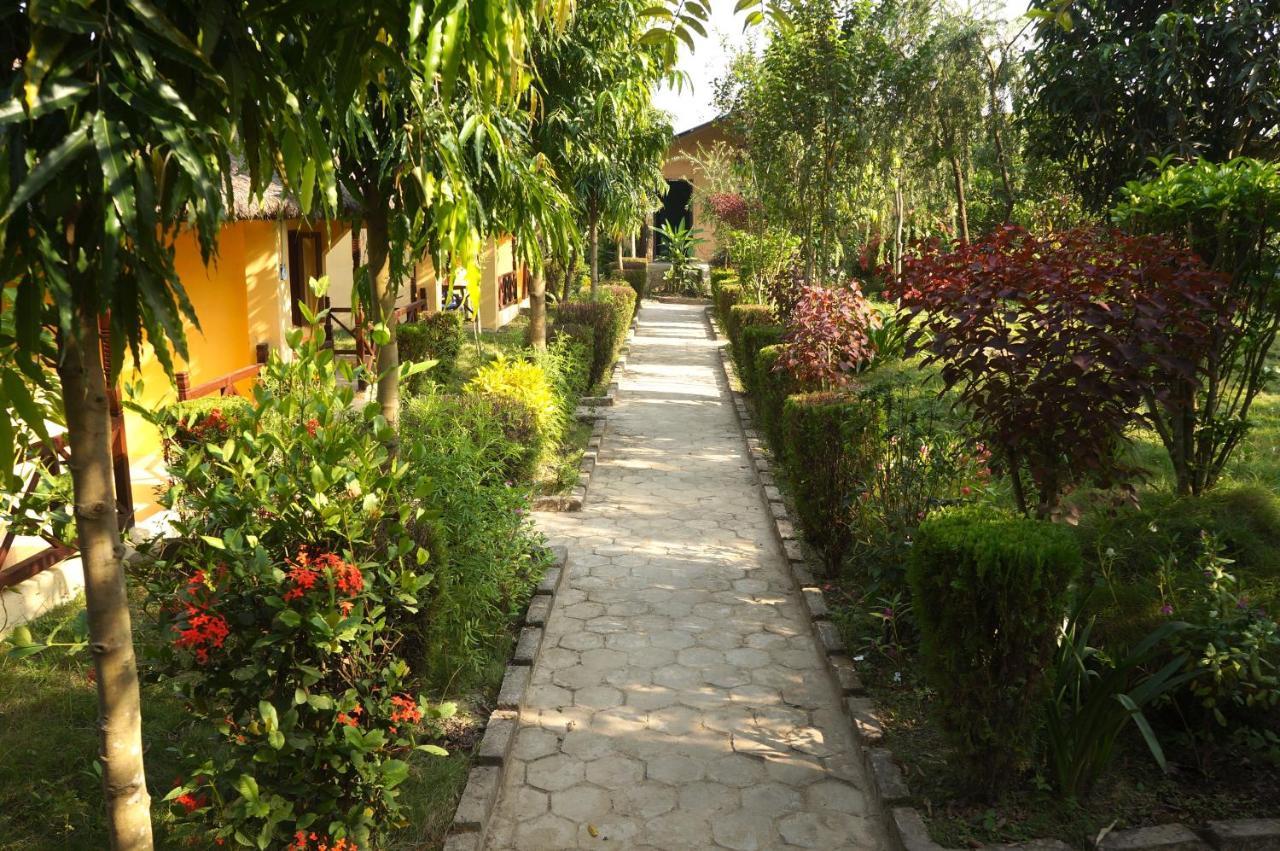 Mr. B'S Place Bardiya Buitenkant foto